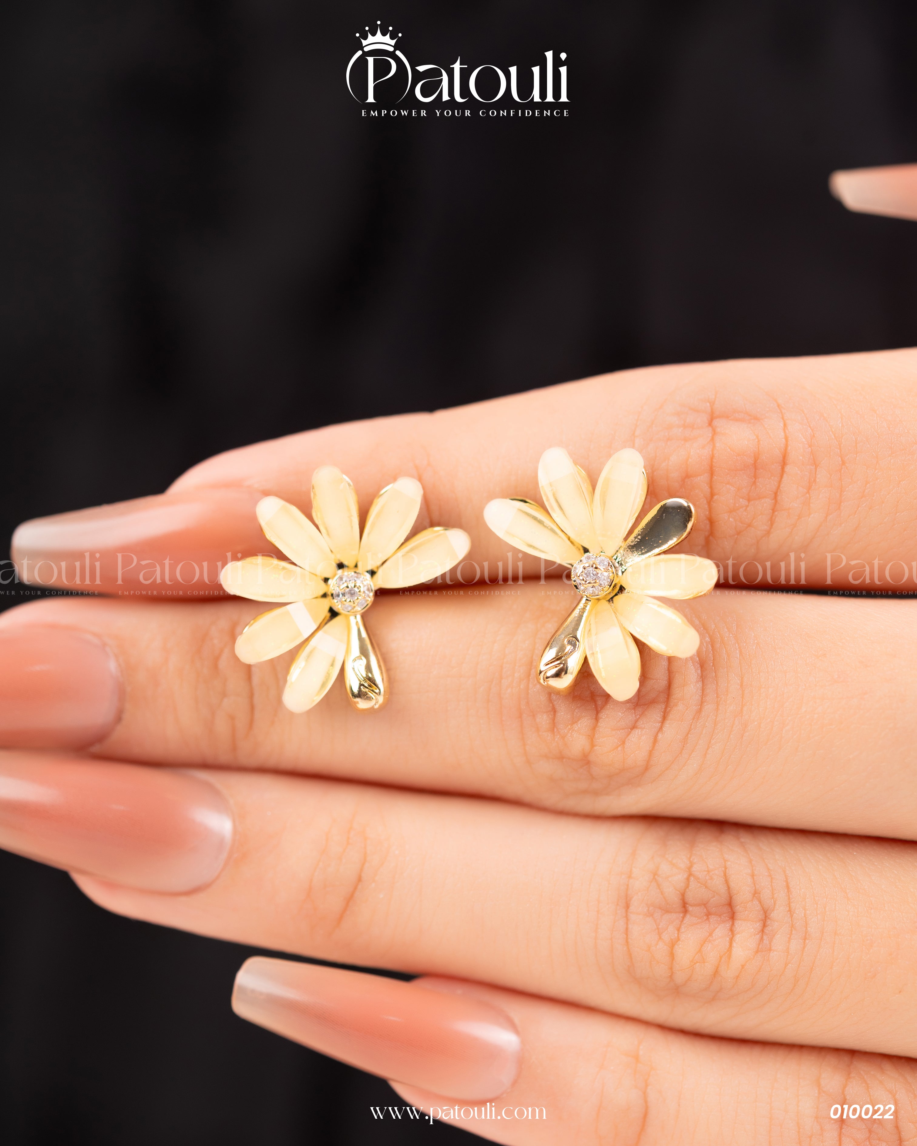 Stunning White Flower Studs