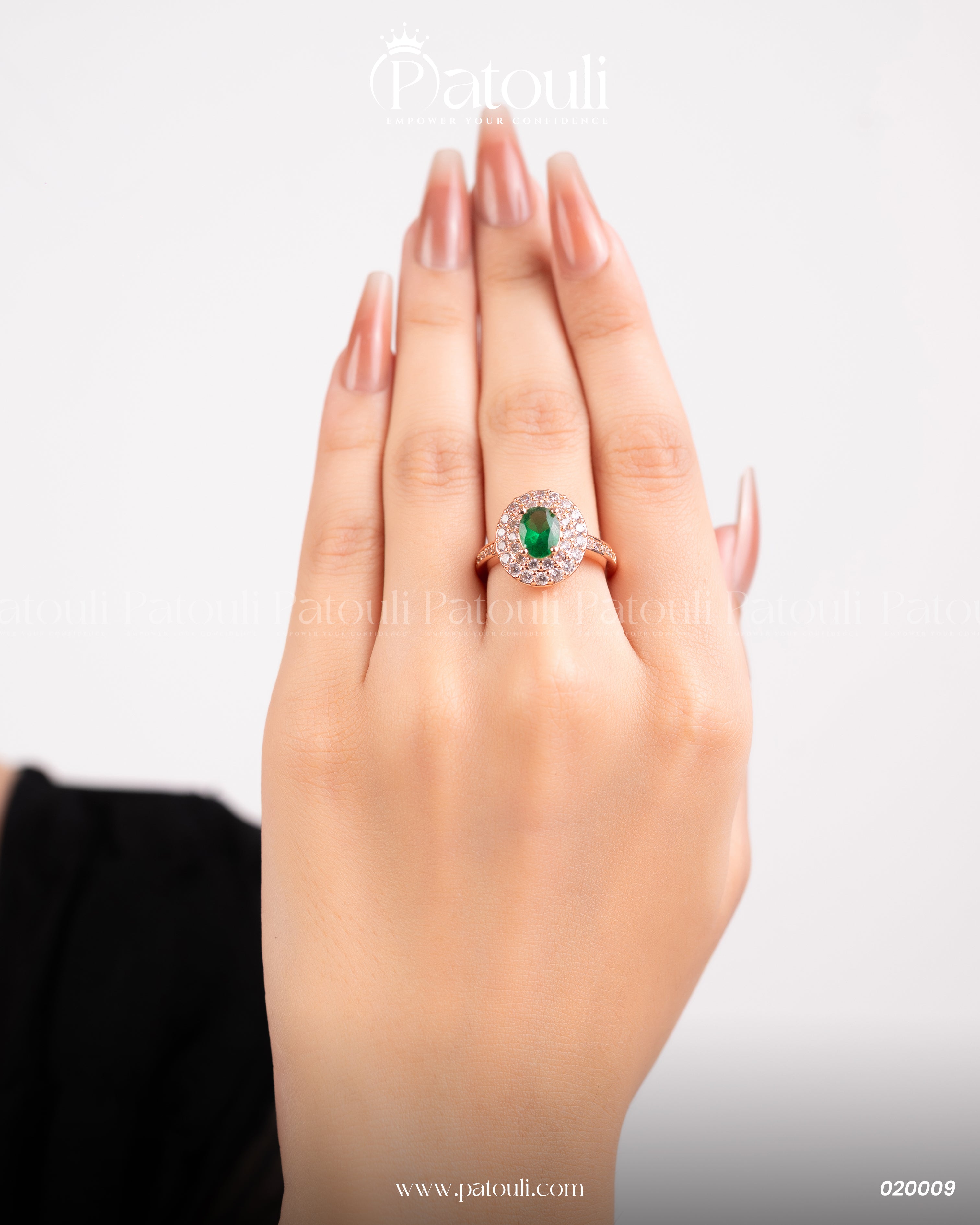 Oval Shape Green Emerald Gold