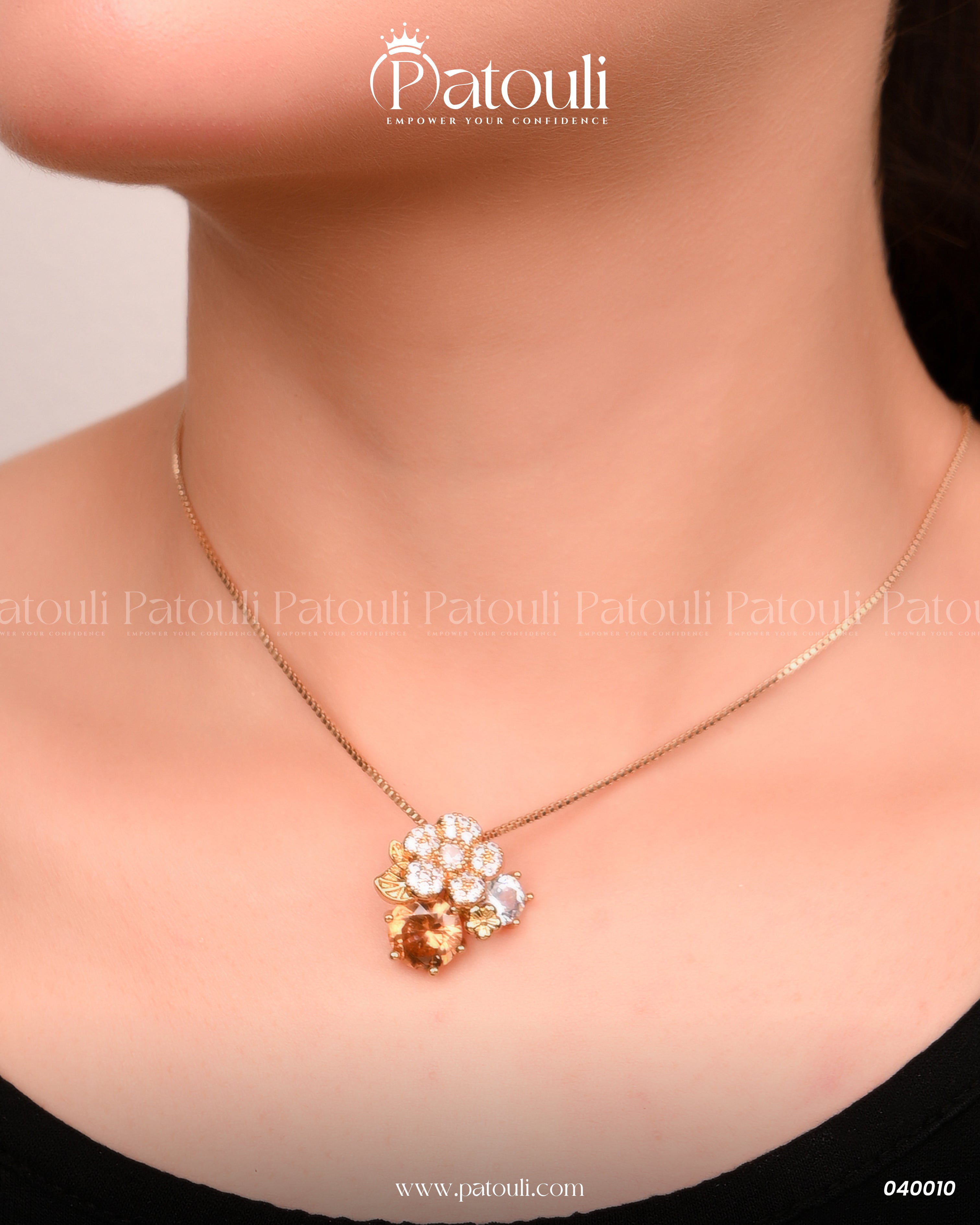 The Riveria Halo Spark Pendant Set