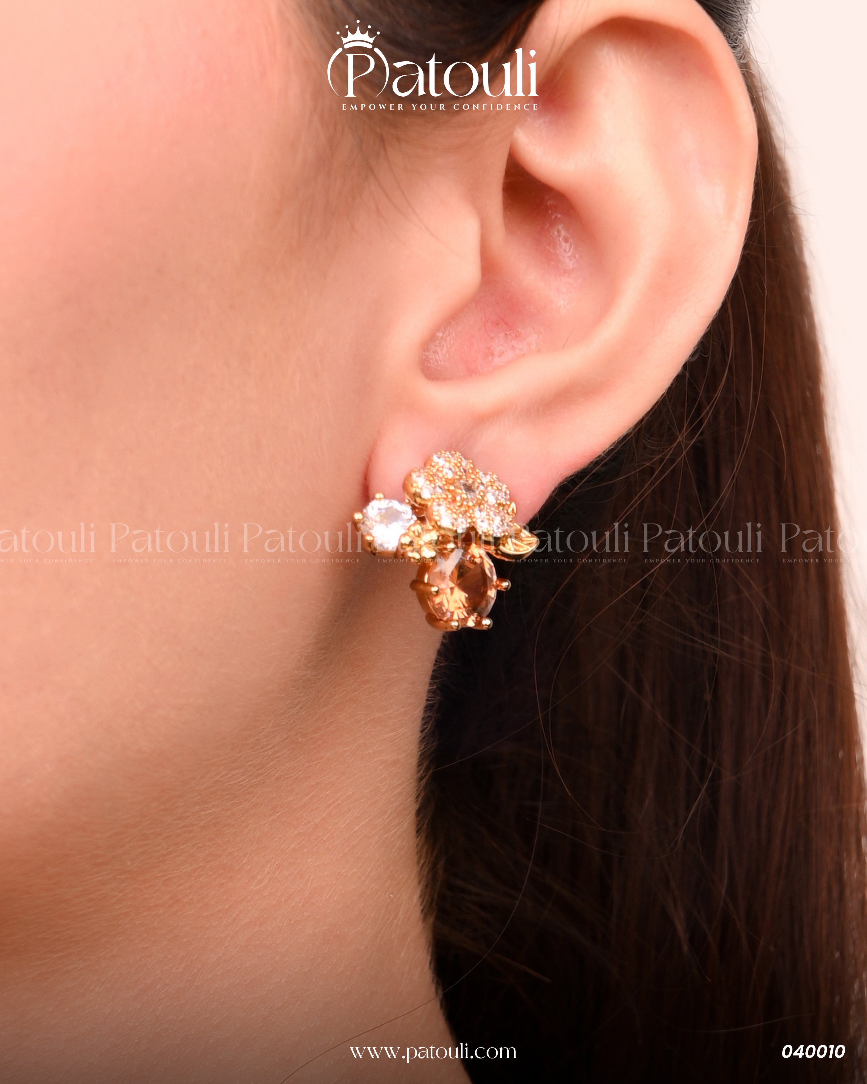 The Riveria Halo Spark Pendant Set