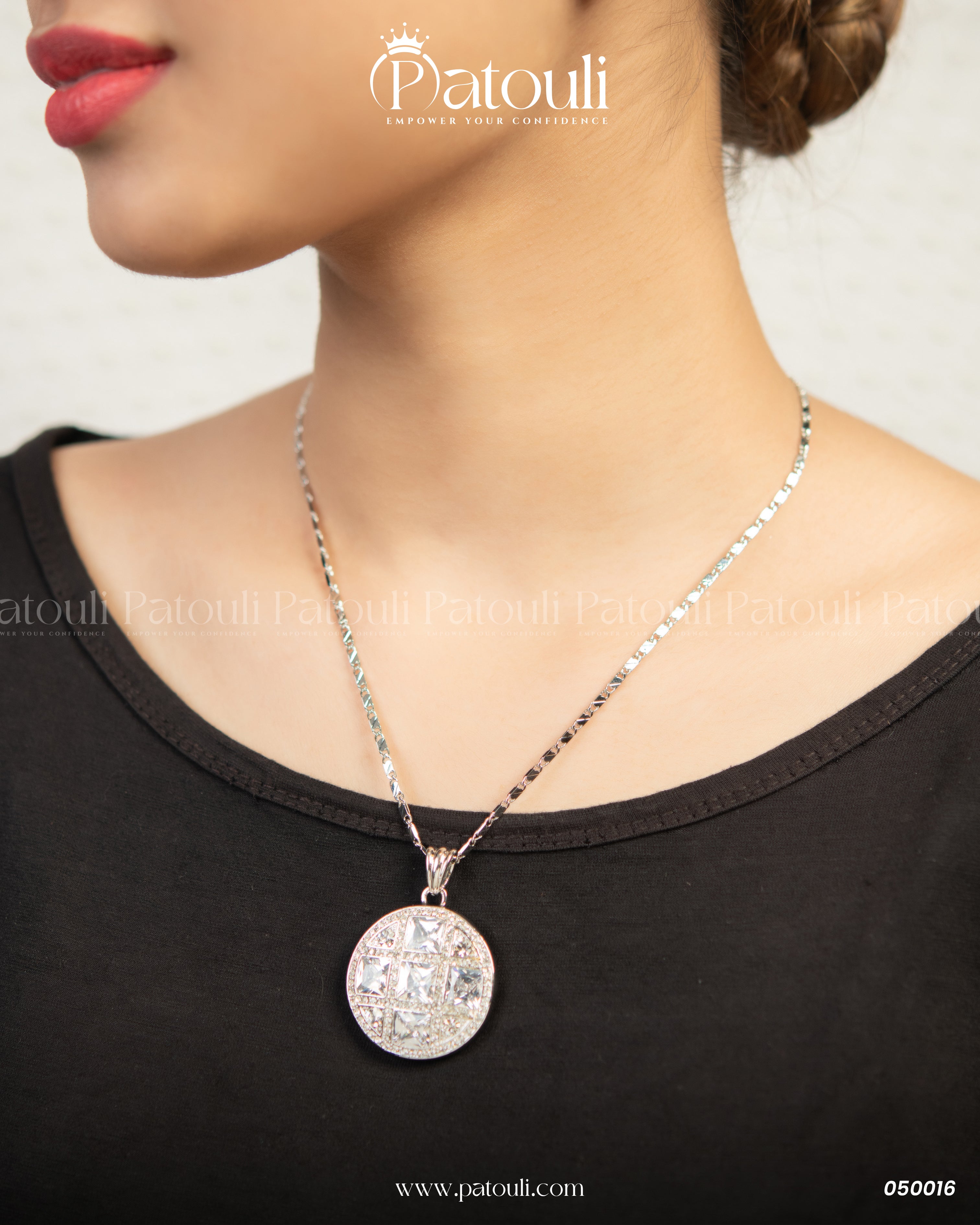 Circular Diamond Pendant Set