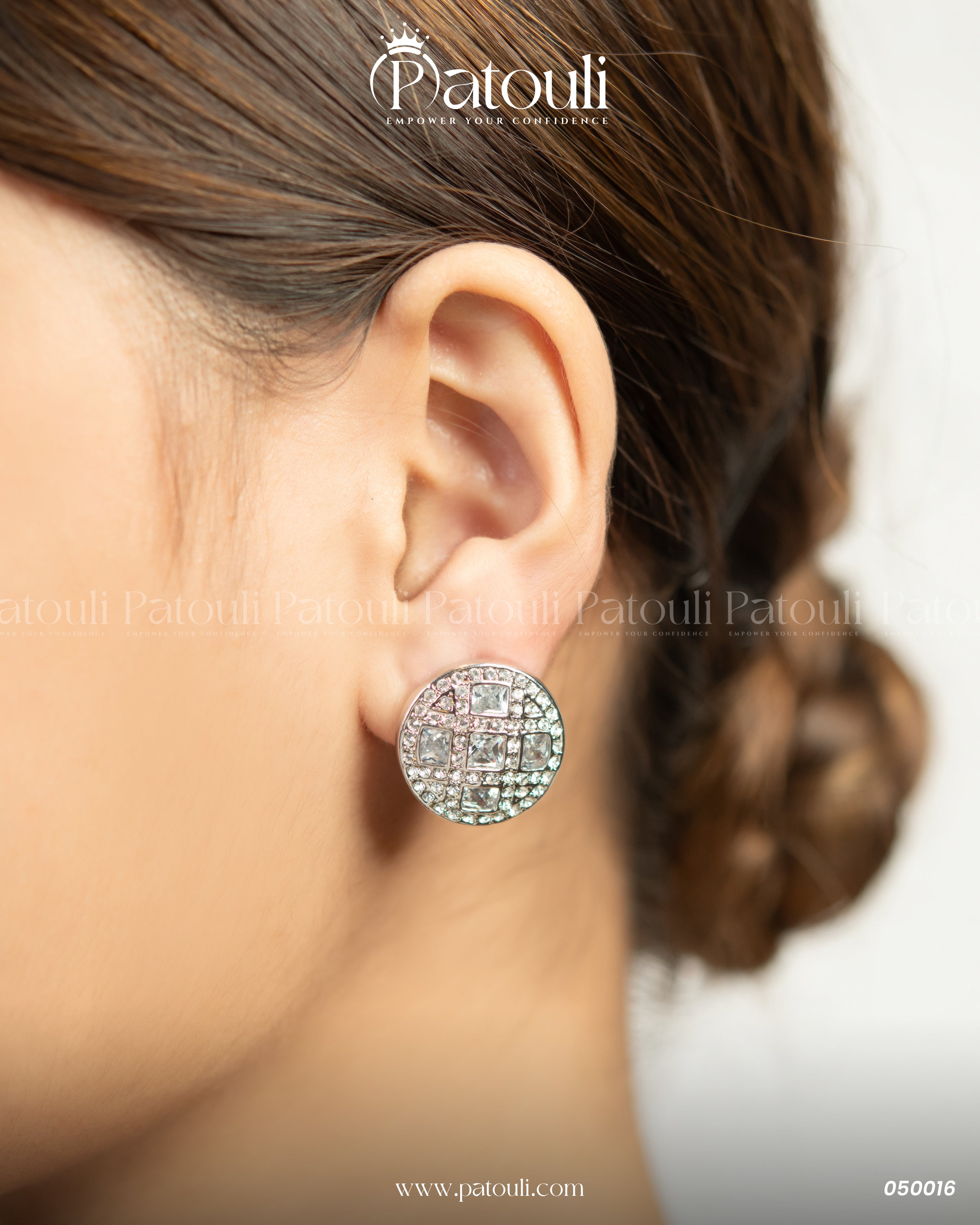 Circular Diamond Pendant Set